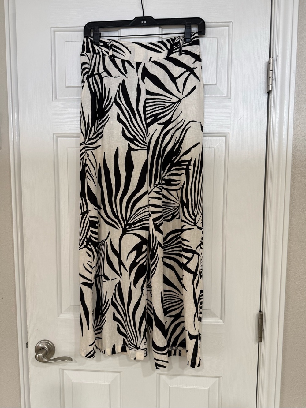 Rachel Zoe Women Black & Cream Tropical Print Pants